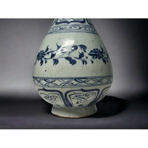 79 - A Chinese blue & white porcelain vase. Pear shaped (Yuhuchunping). Central stylised meandering L... 