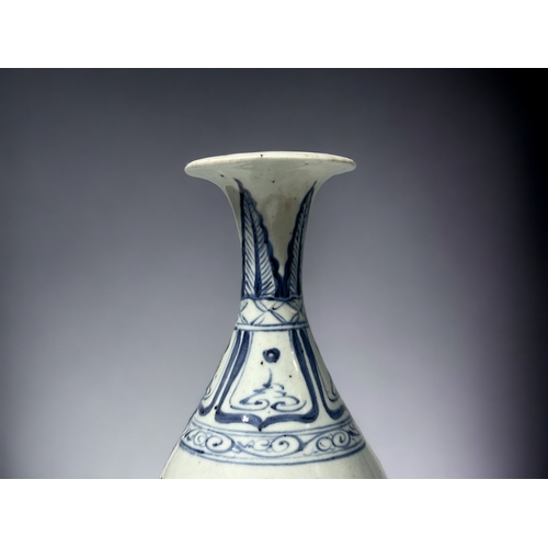 79 - A Chinese blue & white porcelain vase. Pear shaped (Yuhuchunping). Central stylised meandering L... 