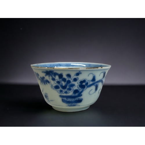 80 - TWO CHINESE BLUE & WHITE PORCELAIN TEABOWLS & SAUCERS.
Kangxi period.
Painted vases of flowers.