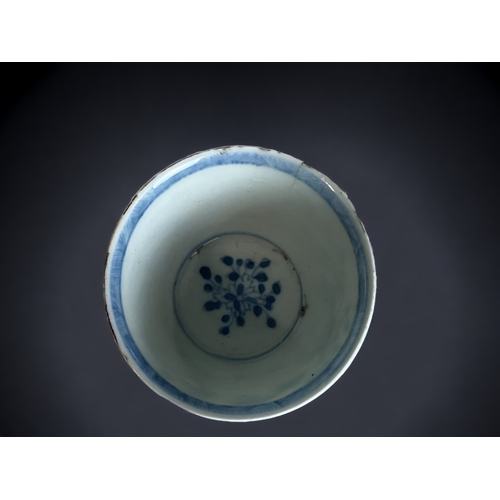 80 - TWO CHINESE BLUE & WHITE PORCELAIN TEABOWLS & SAUCERS.
Kangxi period.
Painted vases of flowers.