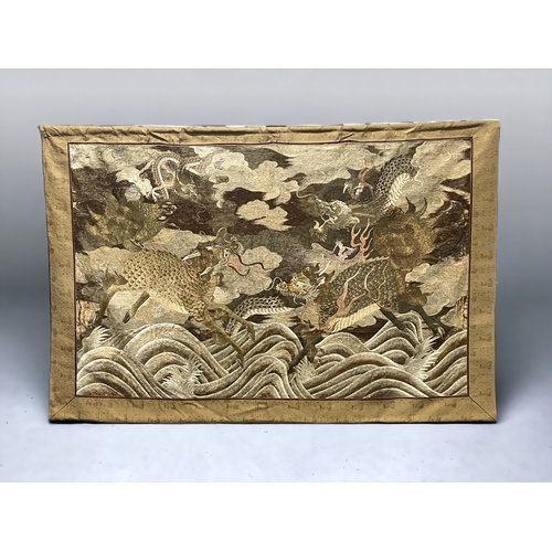 113 - A VERY LARGE AND FINELY EMBROIDERED JAPANESE TAPESTRY WALL HANGING. Meiji period (1868-1912). Finely... 