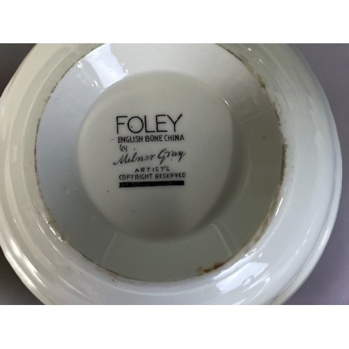 413 - A scarce Milner Gray for Foley China part tea set.
Comprising 11 pcs. Design by Milner Gray for an A... 