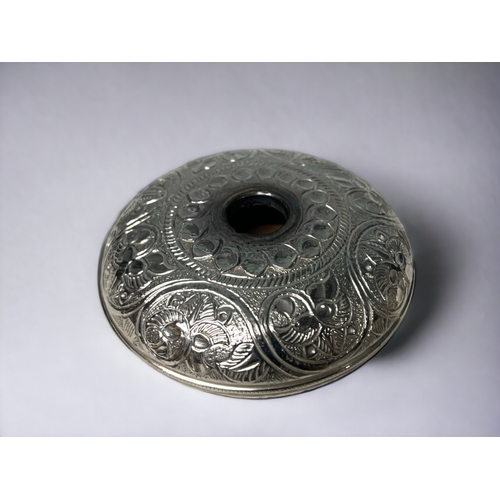 185 - Two Burmese silver containers.
Stylised designs.
'925' & silver marks.