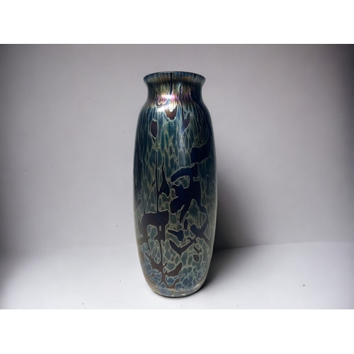 420 - A studio glass Iridescent glass vase.
Attributed to Michael Harris for Royal Brierly.
In the 'Loetz'... 