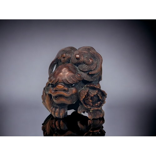 148 - A finely carved wood Shishi Lion & Peony Netsuke / Okimono. Japanese, Edo / Meiji period. Depict... 