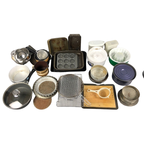 101 - Collection of Kitchenalia & Baking Cake Tins