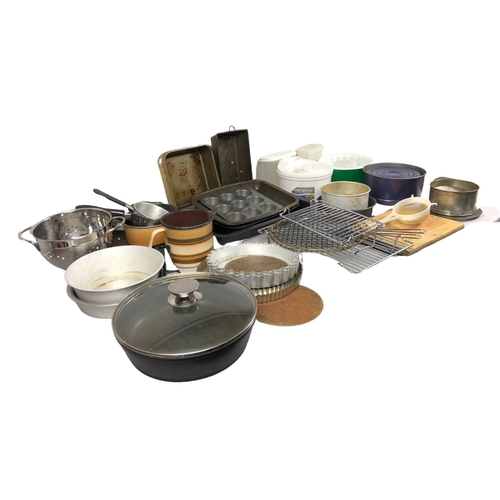 101 - Collection of Kitchenalia & Baking Cake Tins