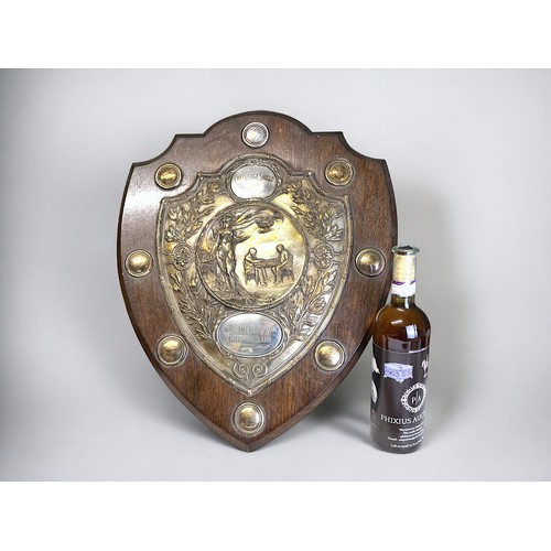 376 - A large Elkington presentation shield. Electroplate on Oak.'Misomer Norton Chess club'Awarded from 1... 