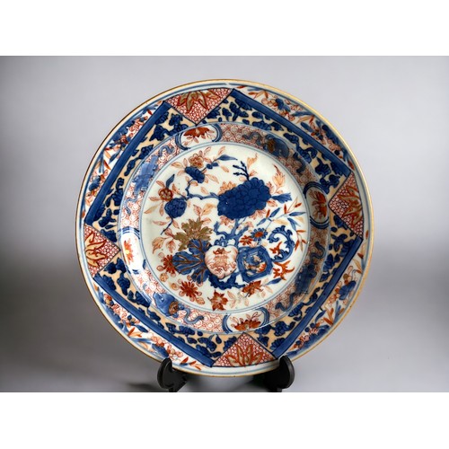 32 - Three Chinese export porcelain plates.Qianglong period. Including two overglaze enamels painted in f... 