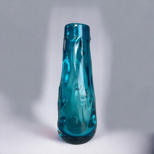 189 - A collection of glass, to include a Whitefriars 'Blue knobbly' vase, Geoffrey Baxter? strap vase and... 