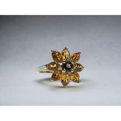 531 - A ladies 9ct Gold flower ring.Set with Citrine? & Smokey Quartz.Hallmarked. Size - M... 