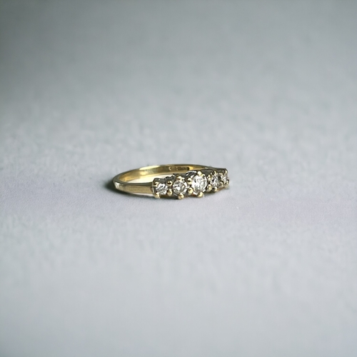 534 - A 9ct Gold Diamond ring.Set with five diamonds, totalling 25pts.Full hallmarks.Size - H/I.... 