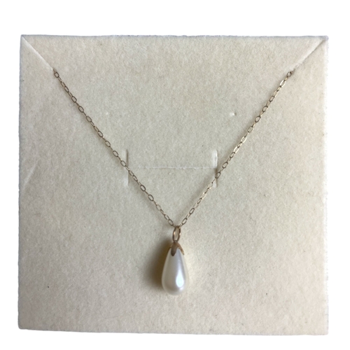 535 - A 9ct Gold chain, with faux pearl pendant.