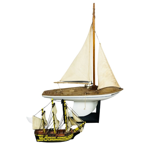 136 - Small Pond Yacht & Model galleon.