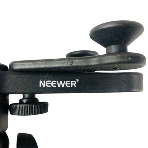 184 - Neewer and Kinsman Tripod Stands