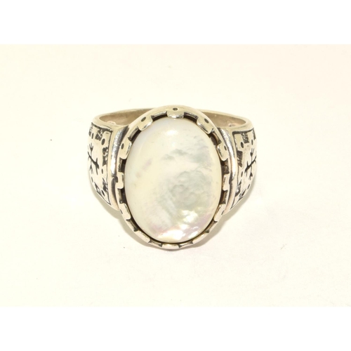 403 - 925 silver mother of pearl vintage ring size P