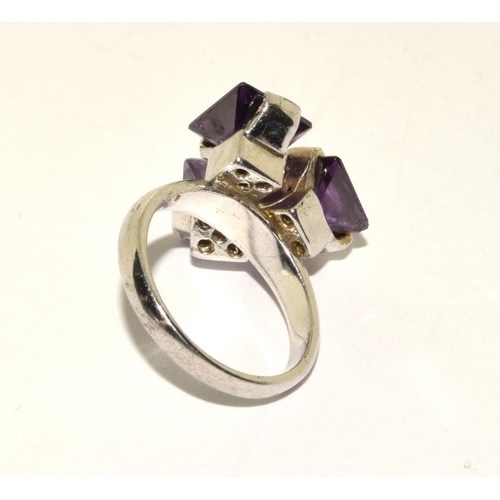 405 - 925 silver 3 stone Amethyst ring in a triangle design size M