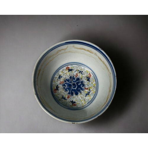 40 - A Chinese Doucai porcelain 'Lotus' bowl. Guangxu mark and period. Painted Lotus and scroll pattern. ... 