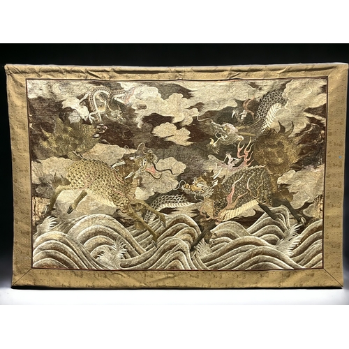 82 - A VERY LARGE AND FINELY EMBROIDERED JAPANESE TAPESTRY WALL HANGING. Meiji period (1868-1912). Finely... 