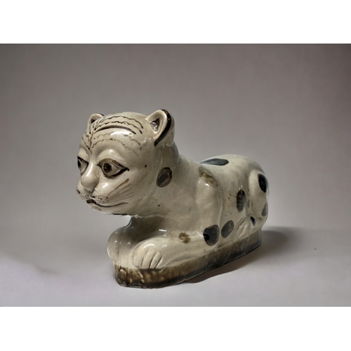 42 - A Chinese porcelain 'Cat' pillow. Qing dynasty. Decorated in Cizhou style. glazed and painted. 24 x ... 