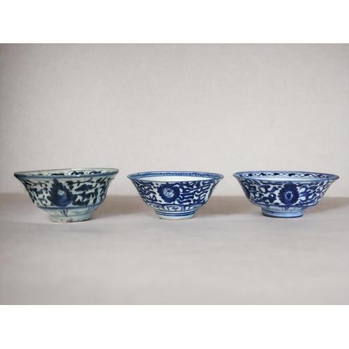 89 - Three Chinese porcelain 'Kitchen Qing' bowls.
Qing dynasty.
Blue & white painted floral patterns.