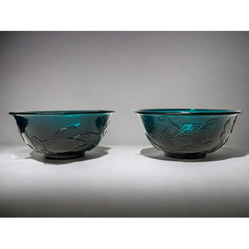 94 - A pair of Chinese carved Peking glass bowls.
Qing dynasty, Qianglong period.
Carved blossoming flowe... 