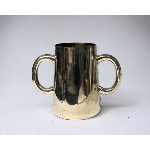 383 - A VICTORIAN ELKINGTON & CO TWIN HANDLE PRESENTATION CUP / TANKARD.
Retailed by Spiers & son.
Pattern... 