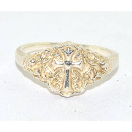 418 - 925 silver ring depicting a cross size V