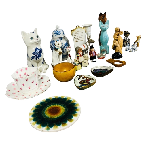 55 - Collection of Ceramic cat figurines etc