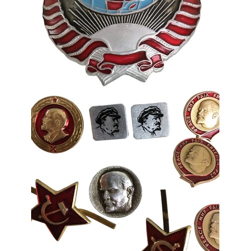 302 - Russian Military Badges and Pins. Vintage and Later examples.