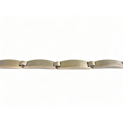 198 - A Sterling silver brushed expanded link bracelet. 25g