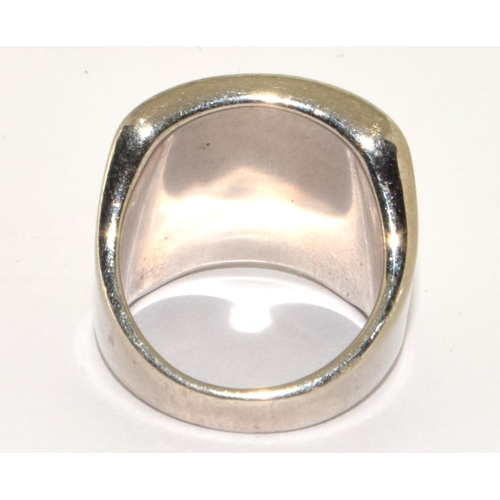 209 - white metal convex shape approx ring size P 13g