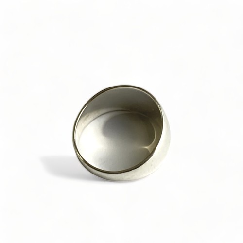 254 - A 925 silver plain wedding band. Size S