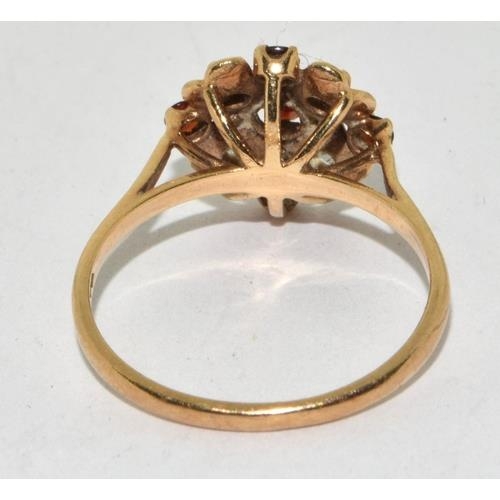 267 - 9ct Gold Antique Garnet Daisy Cluster Ring in an open work claw setting   Fully hallmarked... 