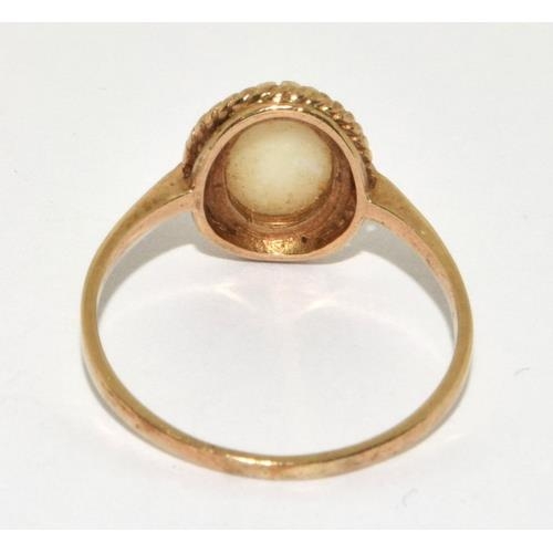 271 - 9ct gold ladies Opal ring in a vintage setting size R