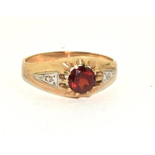 275 - 9ct gold gents signet ring with garnet single stone size Q