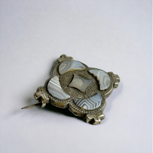 279A - A Scottish agate white metal brooch.