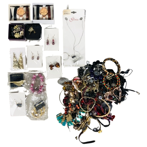 135 - Collection of Costume Jewellery