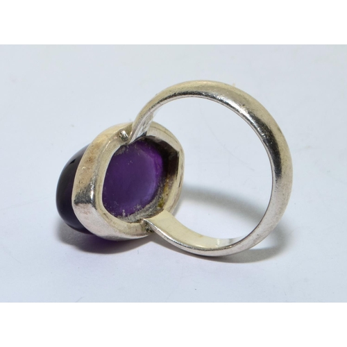 225 - 925 silver ladies cabochon Amethyst cocktail ring size N