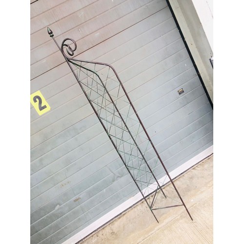 261 - Leaf Metal Garden Trellis 66cm High ref 4