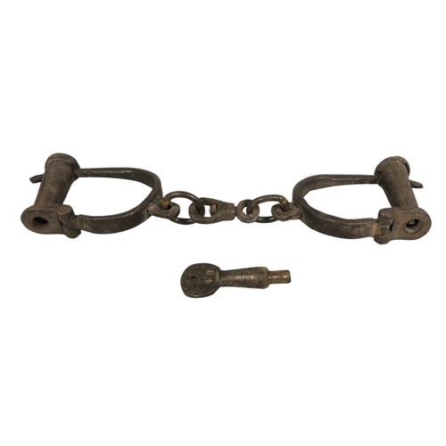 285 - Old metal rustic metal handcuffs ref 68