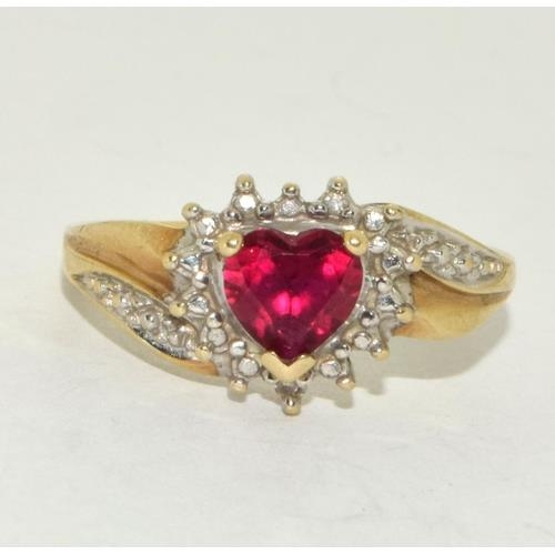 237 - 9ct gold ladies Ruby Heart ring set with Diamonds size R