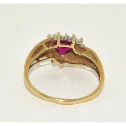 237 - 9ct gold ladies Ruby Heart ring set with Diamonds size R