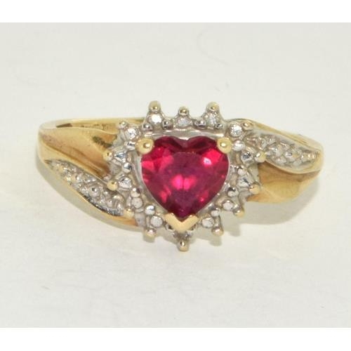 237 - 9ct gold ladies Ruby Heart ring set with Diamonds size R