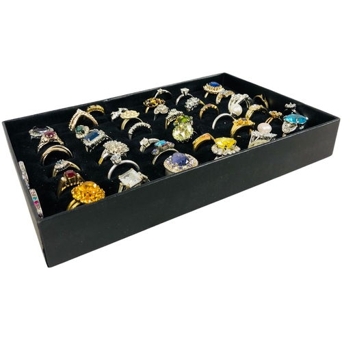 99 - Collection of Vintage Costume Rings in a ring tray