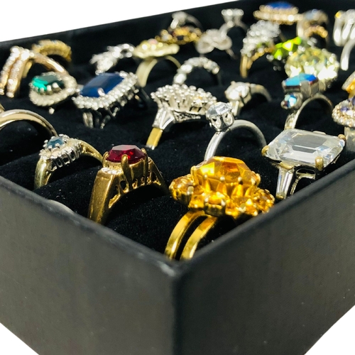 99 - Collection of Vintage Costume Rings in a ring tray