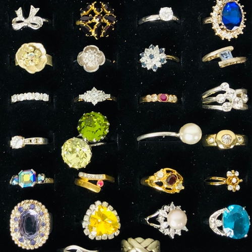 99 - Collection of Vintage Costume Rings in a ring tray