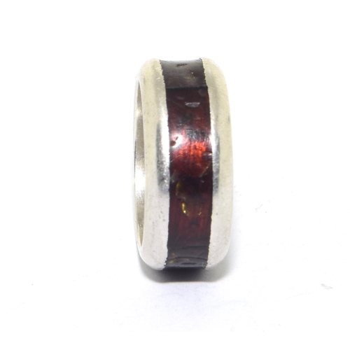 310 - 925 silver band with garnet set centre stones size N