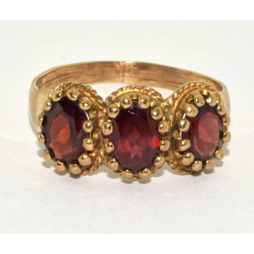 281 - 9ct gold ladies Antique 3 stone Garnet ring size R