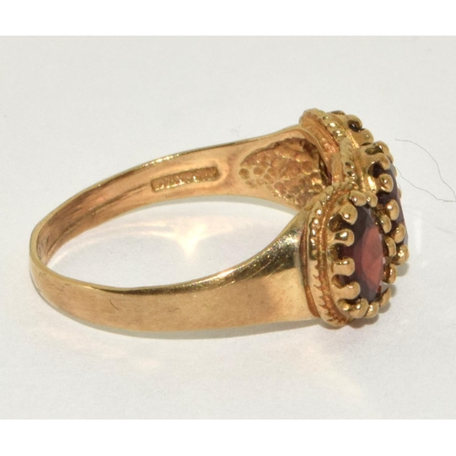 281 - 9ct gold ladies Antique 3 stone Garnet ring size R